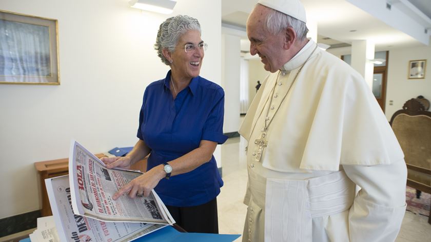 Uma prenda especial. Quando a equipa do Papa veio a Portugal