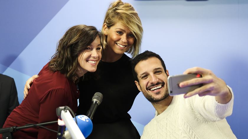 Aurea canta "Blind Woman" em dia de Open Day