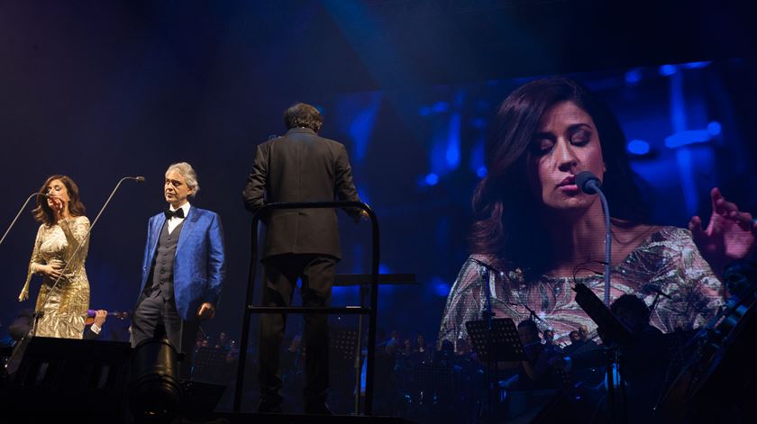 Andrea Bocelli canta "Besame mucho" com a convidada Ana Moura