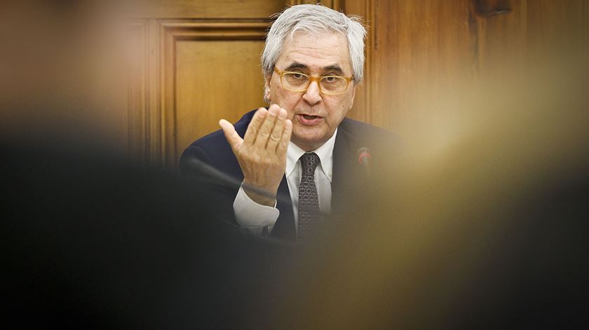 ​Cadilhe defende indemnização à Caixa para evitar fecho de balcões