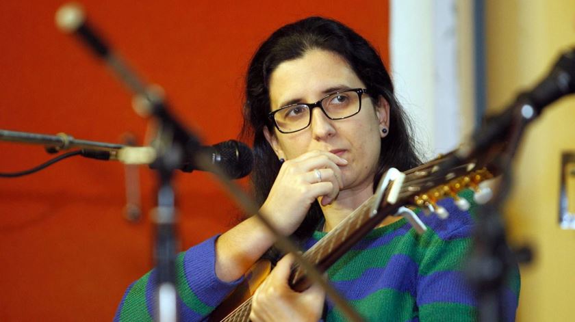 Maria Durão é vocalista dos Simplus e trabalha no Vale de Acór, onde encara a misericórdia todos os dias. Foto: Simplus