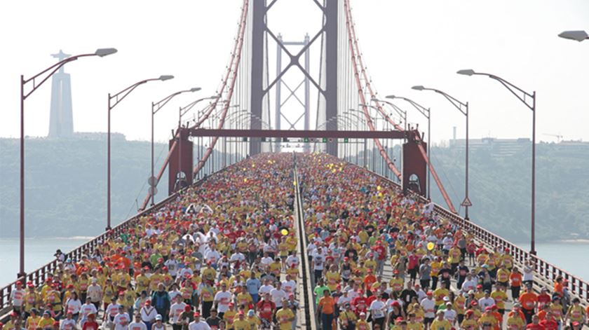 Resultado de imagem para MARATONA LISBOA PONTE SOBRE O TEJO"