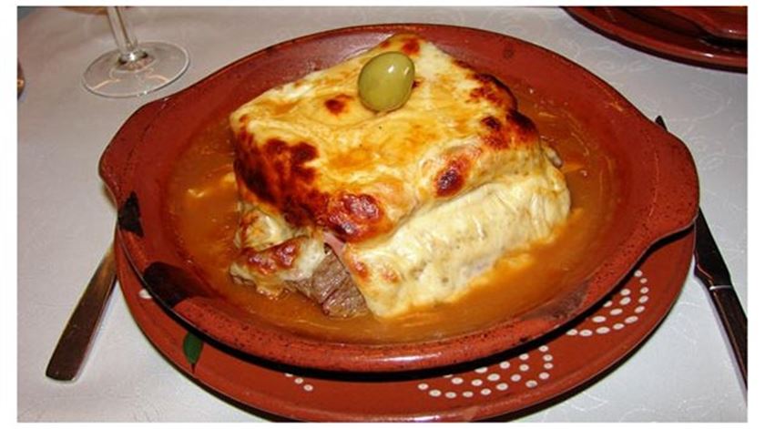 É preciso correr meia maratona para eliminar as calorias de uma francesinha