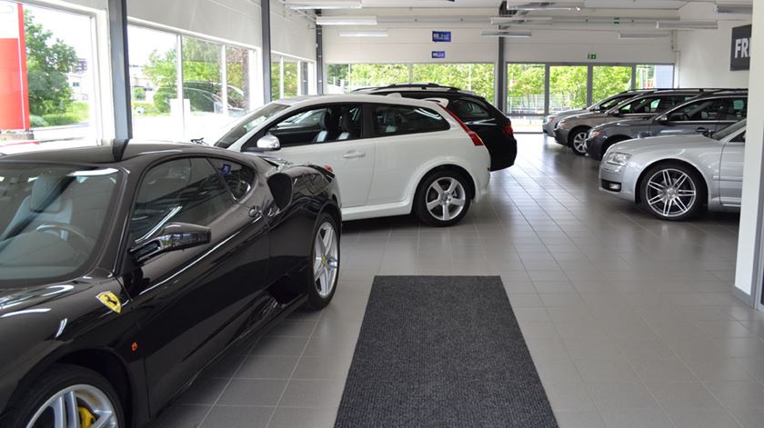 ​Comprador de automóvel novo na europa tem em média 53 anos