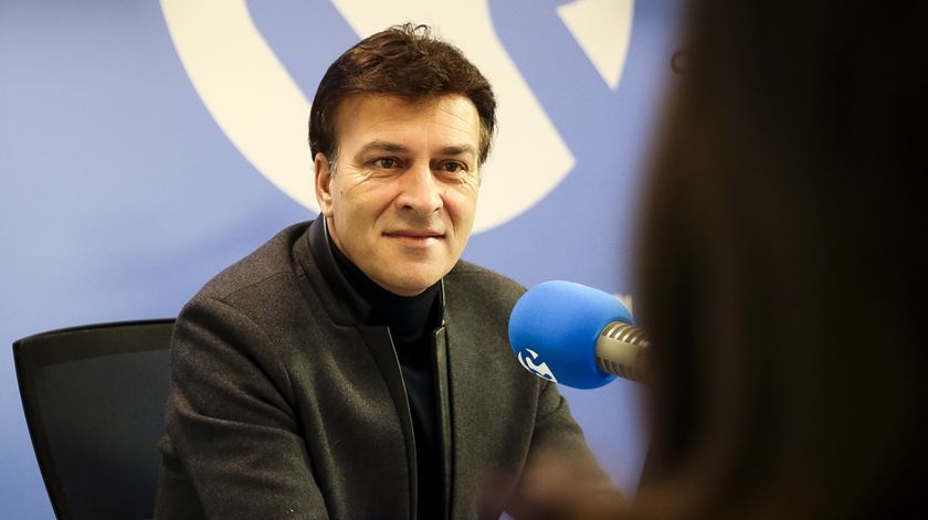 Tony Carreira estreia "Esqueci de Esquecer" na Manhã da Renascença